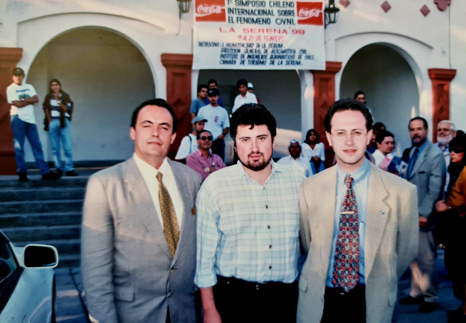 Primer Simposio Internacional de Ufología realizado en La Serena en febrero de 1998. En la imagen, Jaime Rodriguez (Ecuador), Jaime Tamayo (Chile) y Josep Guijarro (España)